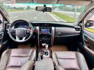 Xe Toyota Fortuner 2.7V 4x2 AT 2017